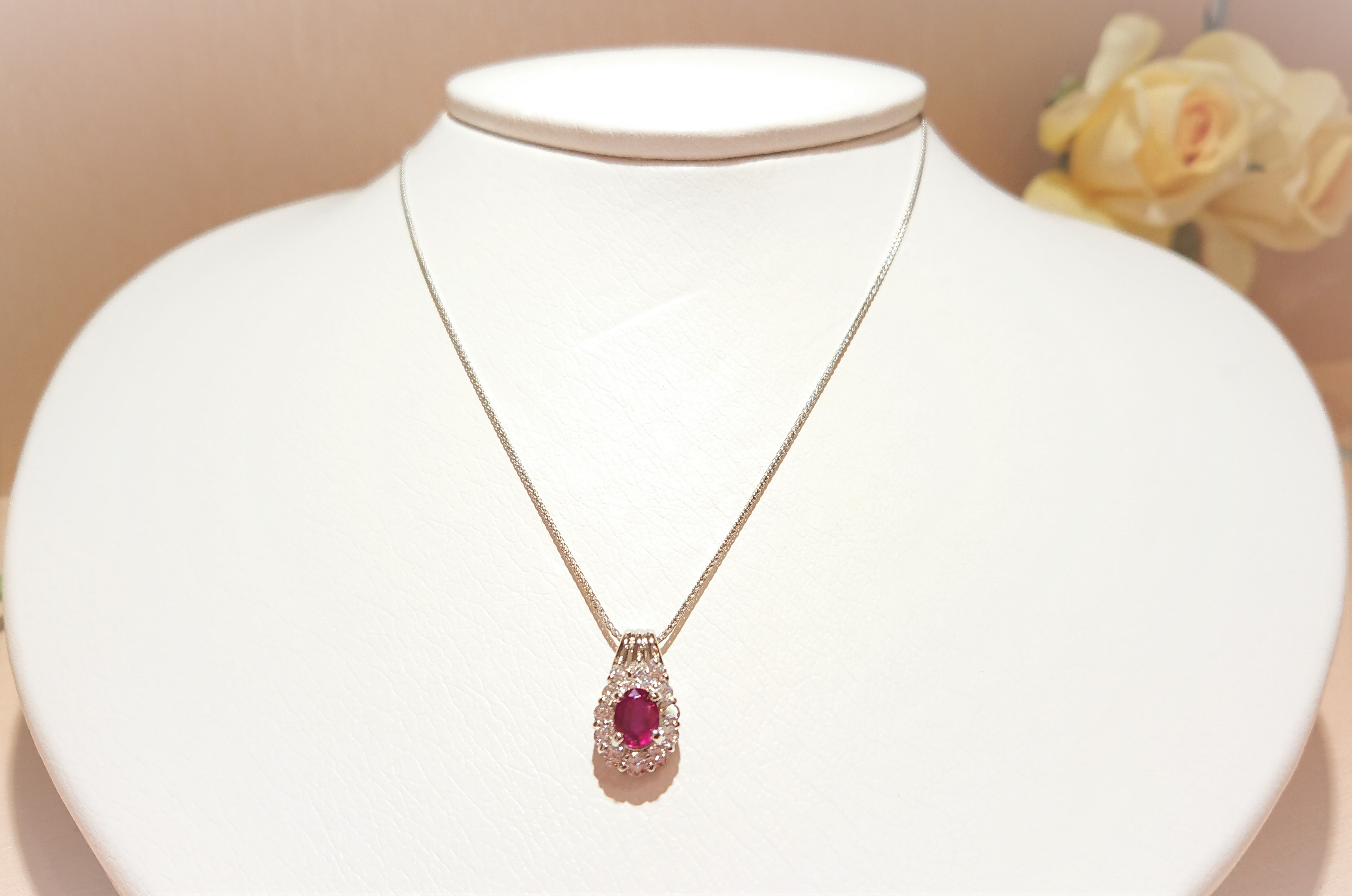 ルビーのネックレス